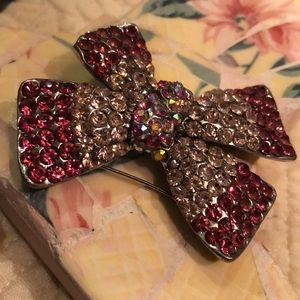 🎀 Beautiful Irridescent Crystals set in a Pretty Bow
